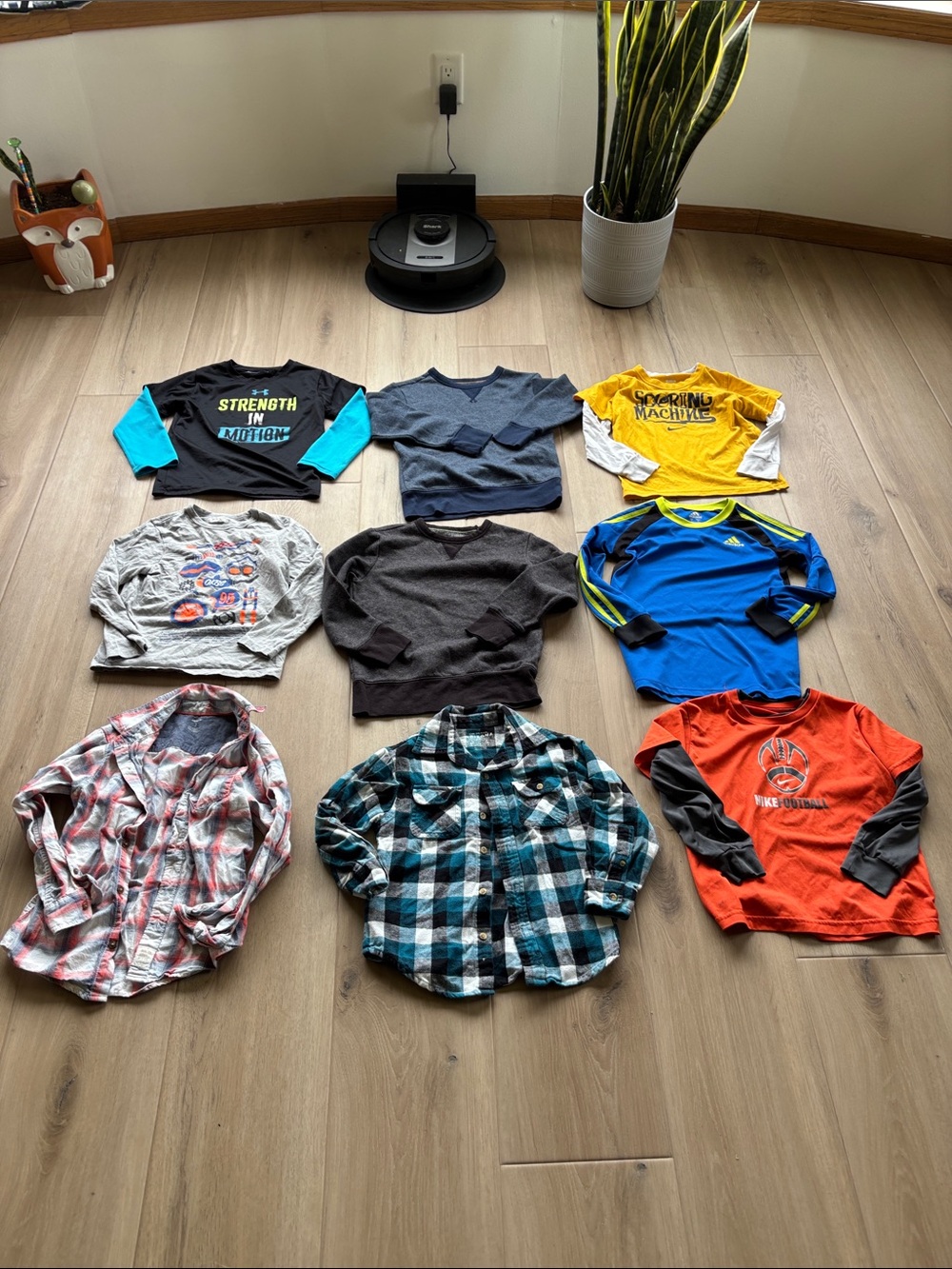 🎢Bundle of 9 boys size 7 long sleeves🎢
